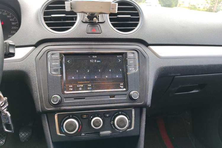 Used Volkswagen Jetta 2013 1.6L Manual Comfort Model Audio And AC Panel