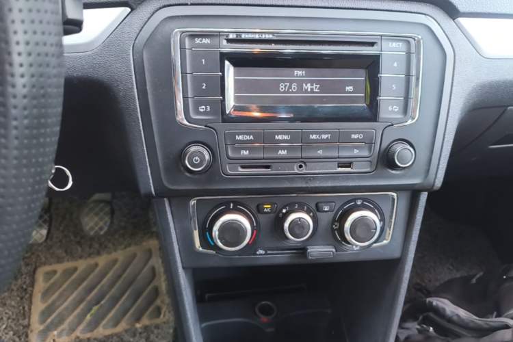 Used Volkswagen Jetta 2013 1.6L Manual Comfort Model Audio And AC Panel