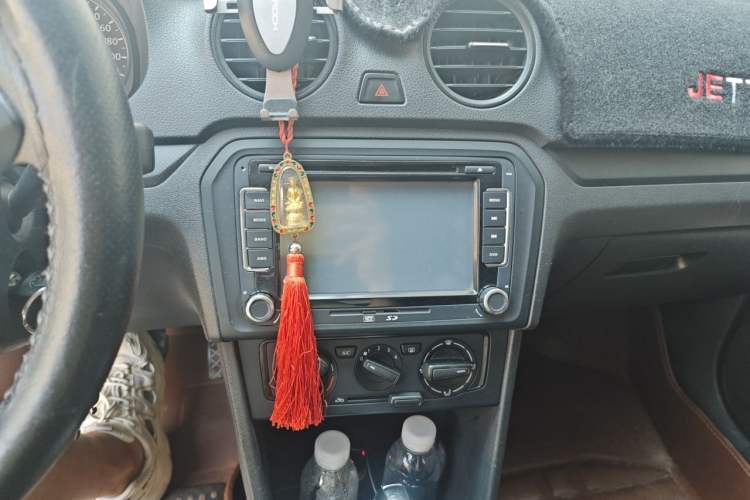 Used Volkswagen Jetta 2013 1.6L Automatic Fashion Model Audio And AC Panel
