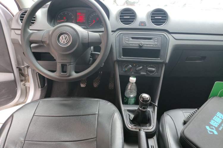Used Volkswagen Jetta 2013 1.6L Manual Fashion Edition Audio And AC Panel