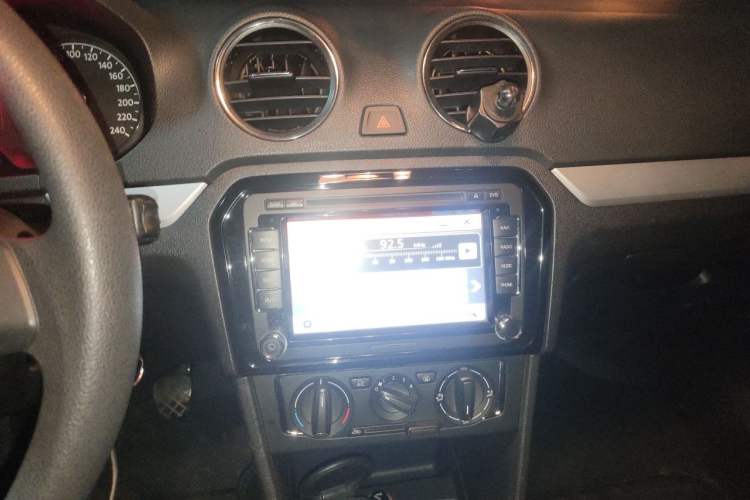 Used Volkswagen Jetta 2013 1.6L Manual Comfort Model Audio And AC Panel
