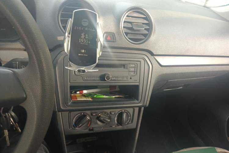 Used Volkswagen Jetta 2013 1.6L Manual Fashion Edition Audio And AC Panel