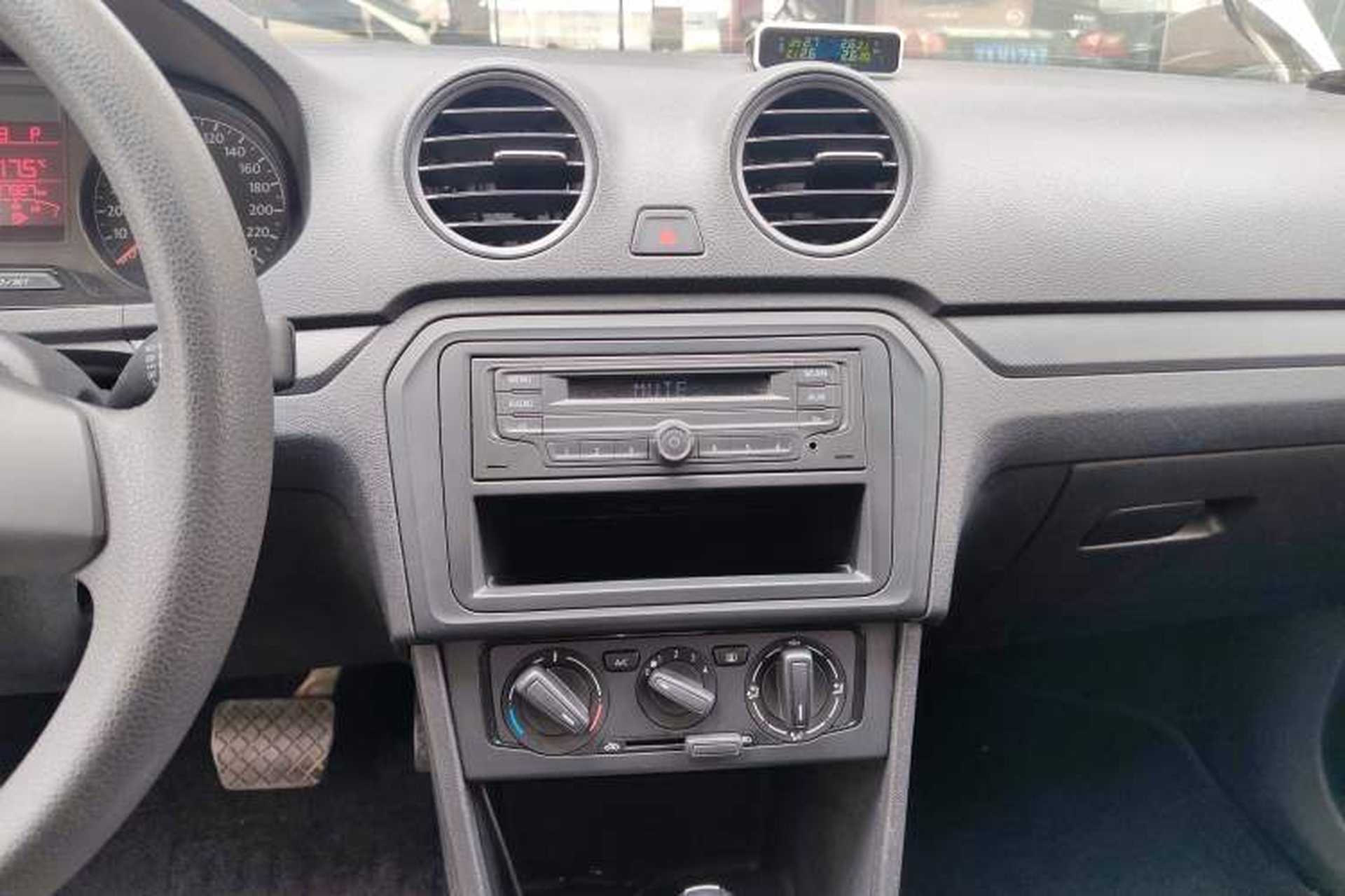 Used Volkswagen Jetta 2013 1.6L Automatic Fashion Model Audio And AC Panel