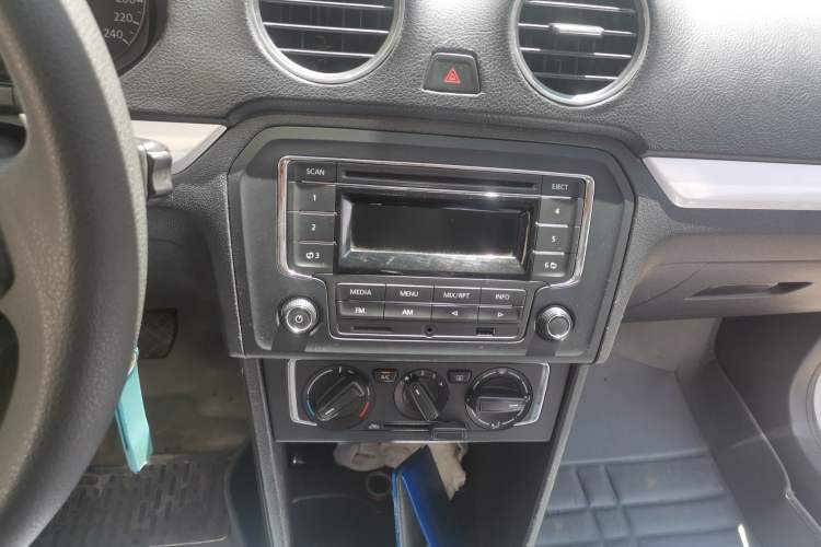 Used Volkswagen Jetta 2013 1.6L Manual Comfort Model Audio And AC Panel