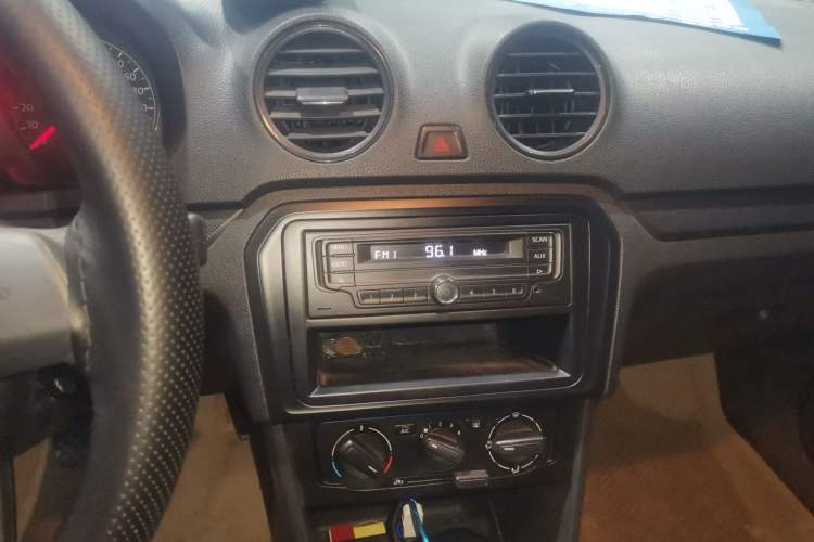 Used Volkswagen Jetta 2013 1.4L Manual Fashion Model Audio And AC Panel
