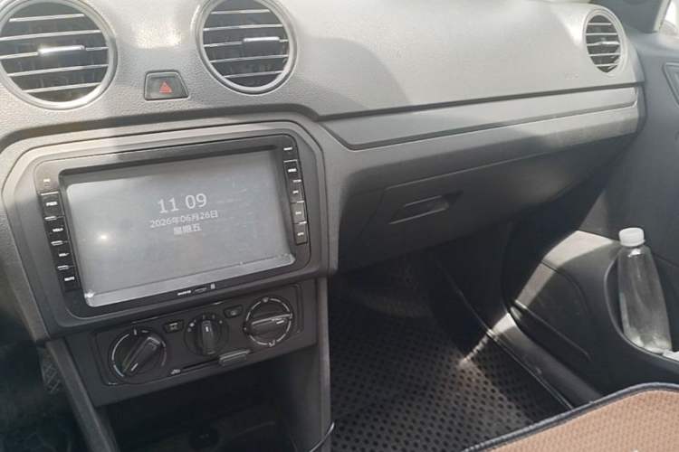 Used Volkswagen Jetta 2013 1.6L Manual Fashion Edition Audio And AC Panel