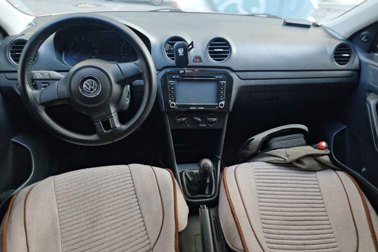 Used Volkswagen Jetta 2013 1.6L Manual Fashion Edition Center Console