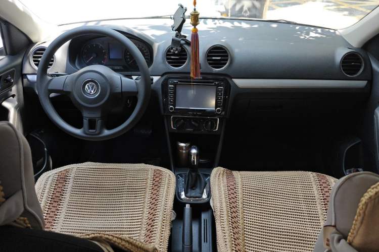 Used Volkswagen Jetta 2013 1.6L Automatic Comfort Model Center Console