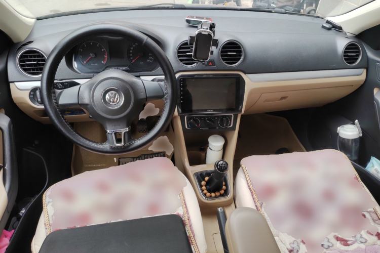 Used Volkswagen Jetta 2013 1.4L Manual Comfort Model Center Console