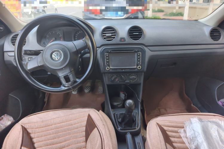 Used Volkswagen Jetta 2013 1.4L Manual Fashion Model Center Console