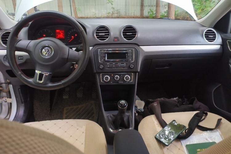 Used Volkswagen Jetta 2013 1.6L Manual Comfort Model Center Console