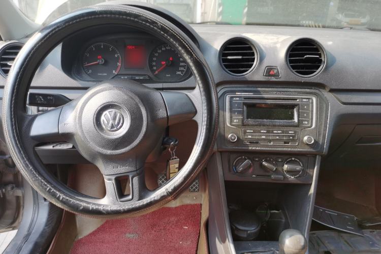 Used Volkswagen Jetta 2013 1.4L Manual Fashion Model Center Console