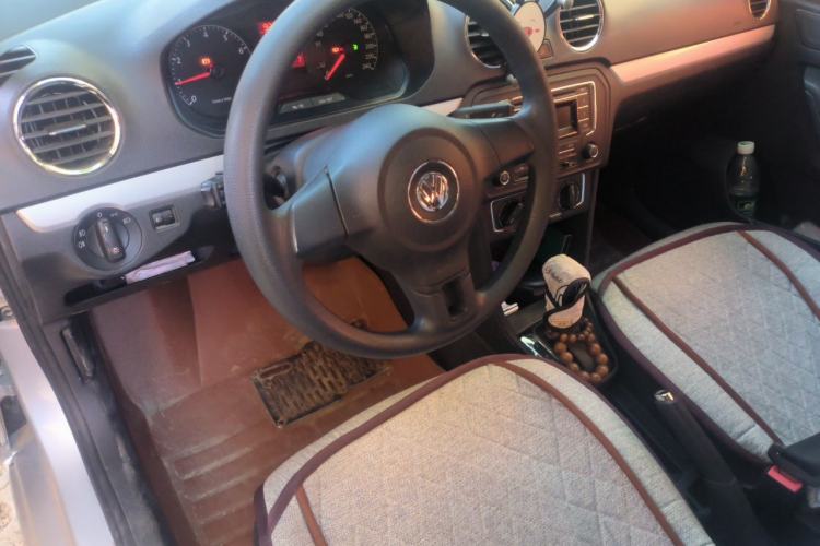 Used Volkswagen Jetta 2013 1.6L Automatic Comfort Model Center Console
