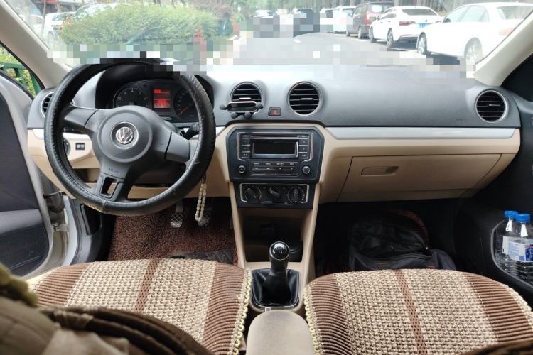 Used Volkswagen Jetta 2013 1.6L Manual Comfort Model Center Console