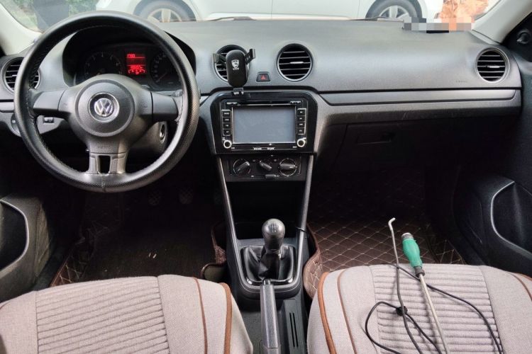 Used Volkswagen Jetta 2013 1.6L Manual Fashion Edition Center Console