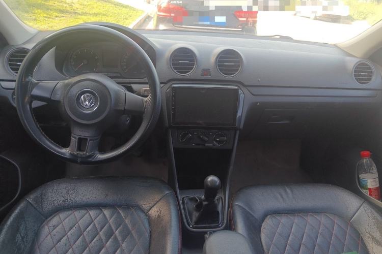 Used Volkswagen Jetta 2013 1.6L Manual Fashion Edition Center Console