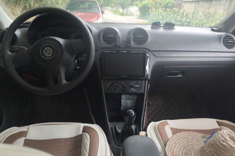 Used Volkswagen Jetta 2013 1.6L Manual Fashion Edition Center Console