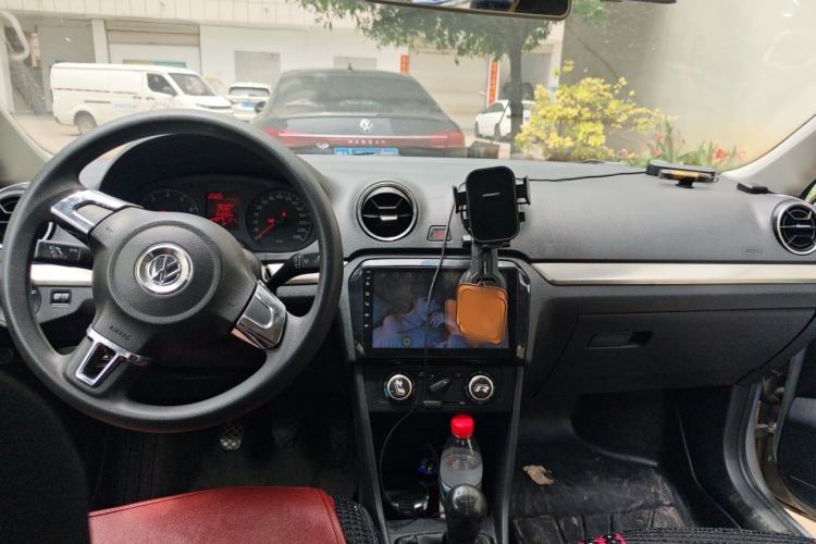 Used Volkswagen Jetta 2013 1.6L Manual Fashion Edition Center Console