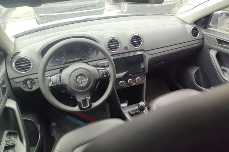 Used Volkswagen Jetta 2013 1.6L Manual Fashion Edition Center Console