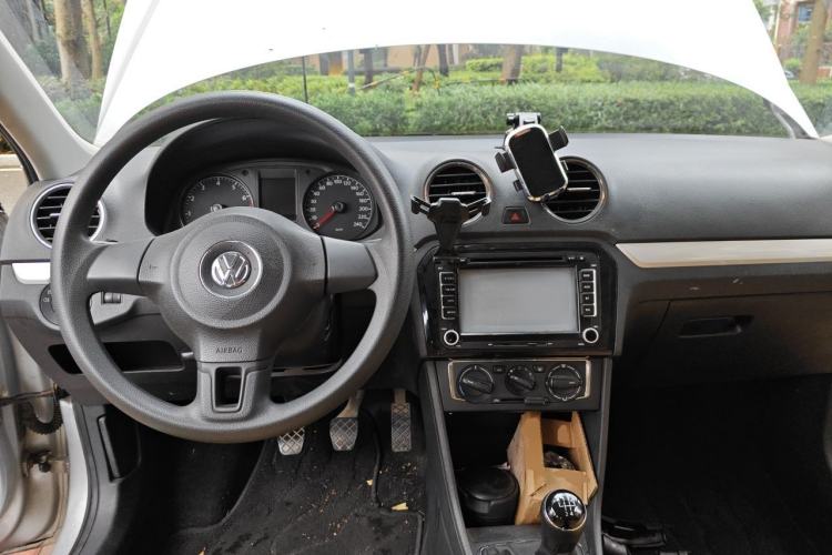 Used Volkswagen Jetta 2013 1.4L Manual Comfort Model Center Console