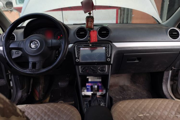 Used Volkswagen Jetta 2013 1.6L Automatic Comfort Model Center Console