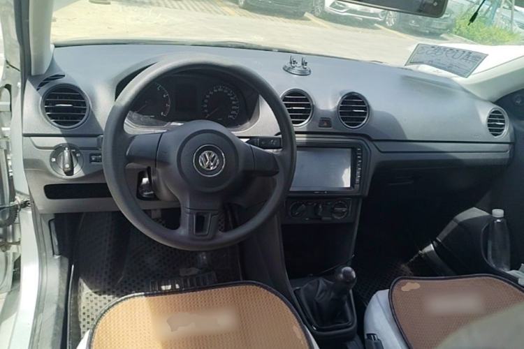 Used Volkswagen Jetta 2013 1.6L Manual Fashion Edition Center Console