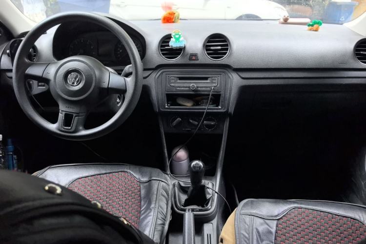 Used Volkswagen Jetta 2013 1.6L Manual Fashion Edition Center Console