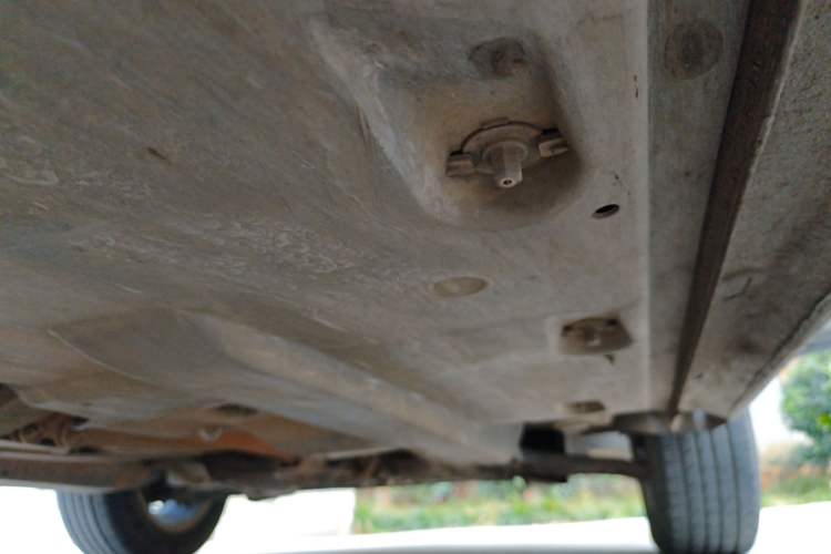 Used Volkswagen Jetta 2013 1.6L Manual Comfort Model Chassis Front Right