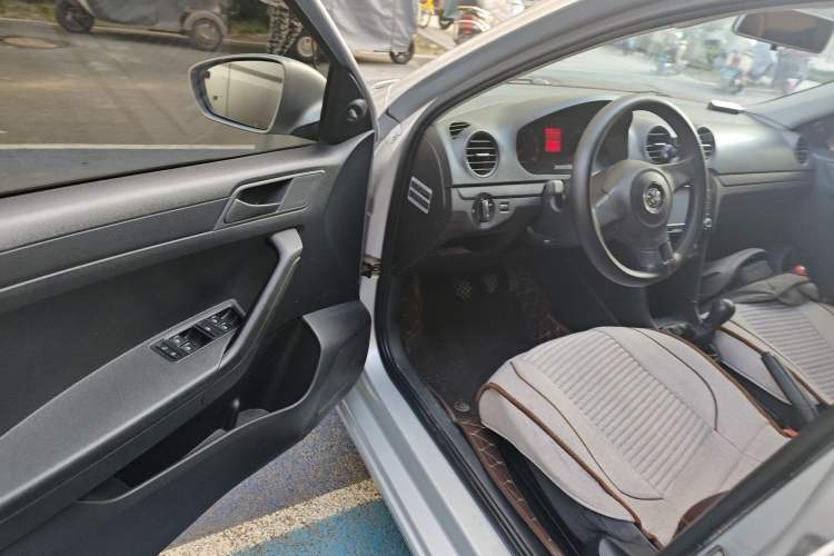Used Volkswagen Jetta 2013 1.6L Manual Fashion Edition Driver Seat