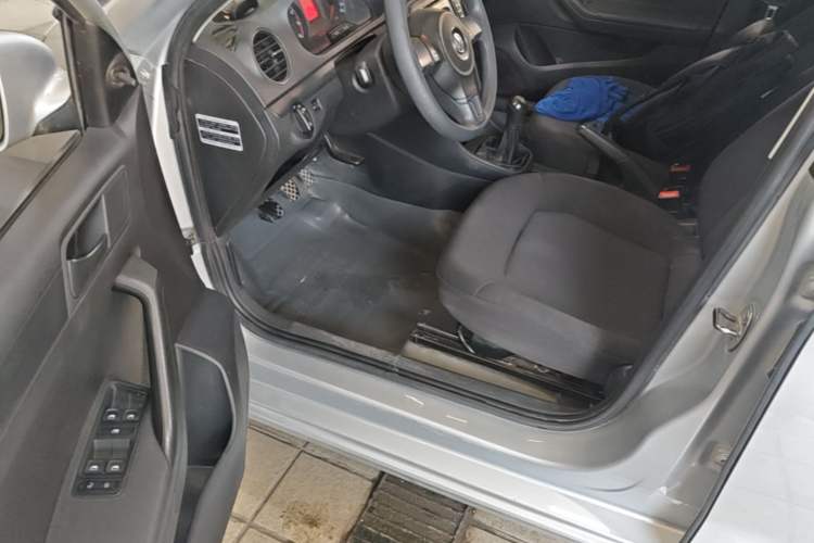 Used Volkswagen Jetta 2013 1.4L Manual Fashion Model Driver Seat