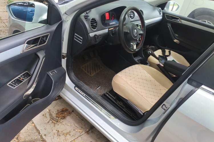 Used Volkswagen Jetta 2013 1.6L Manual Comfort Model Driver Seat