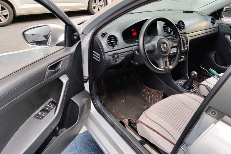 Used Volkswagen Jetta 2013 1.6L Manual Fashion Edition Driver Seat