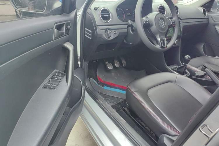 Used Volkswagen Jetta 2013 1.6L Manual Fashion Edition Driver Seat