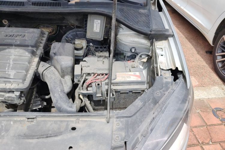 Used Volkswagen Jetta 2013 1.6L Manual Comfort Model Engine Bay Left