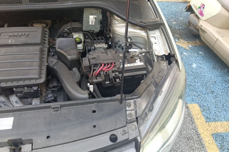 Used Volkswagen Jetta 2013 1.6L Manual Fashion Edition Engine Bay Left