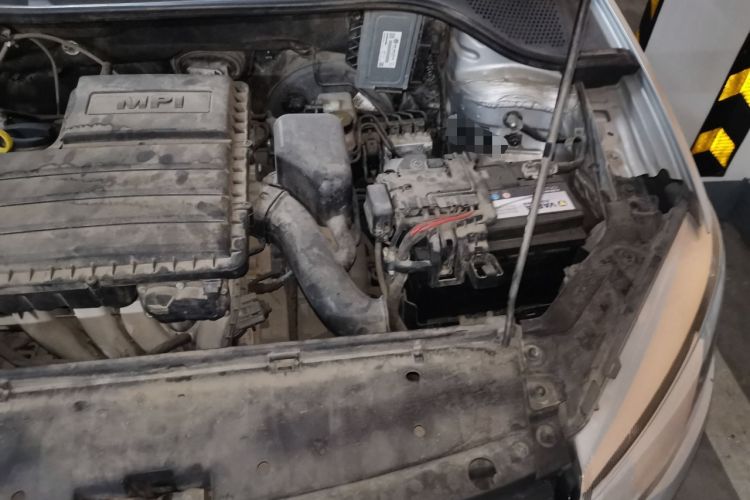 Used Volkswagen Jetta 2013 1.6L Manual Luxury Model Engine Bay Left