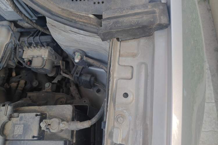 Used Volkswagen Jetta 2013 1.6L Manual Fashion Edition Engine Bay Left