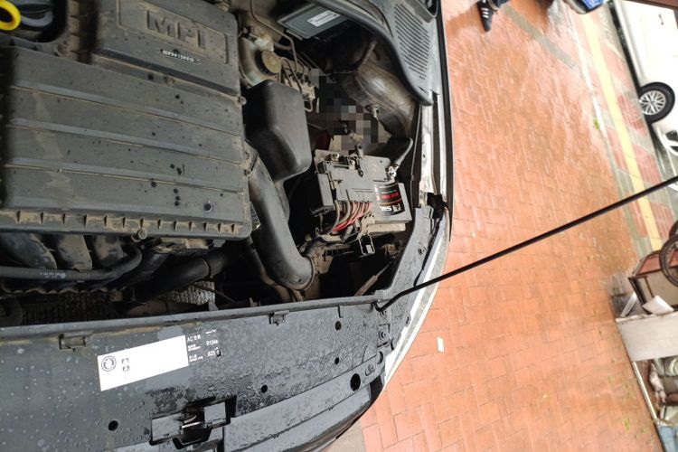 Used Volkswagen Jetta 2013 1.6L Manual Fashion Edition Engine Bay Left
