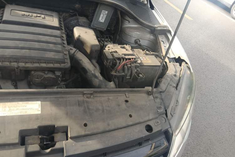 Used Volkswagen Jetta 2013 1.6L Manual Fashion Edition Engine Bay Left