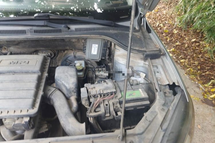 Used Volkswagen Jetta 2013 1.6L Manual Fashion Edition Engine Bay Left