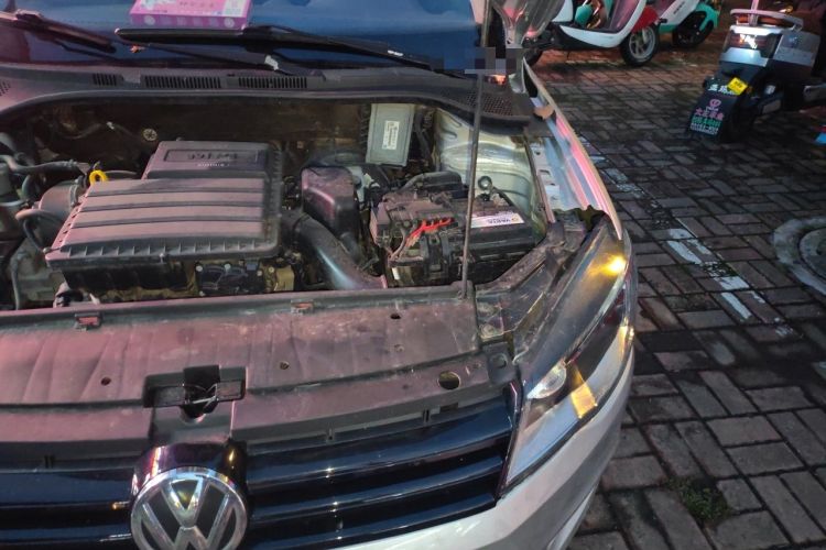Used Volkswagen Jetta 2013 1.6L Automatic Fashion Model Engine Bay Left