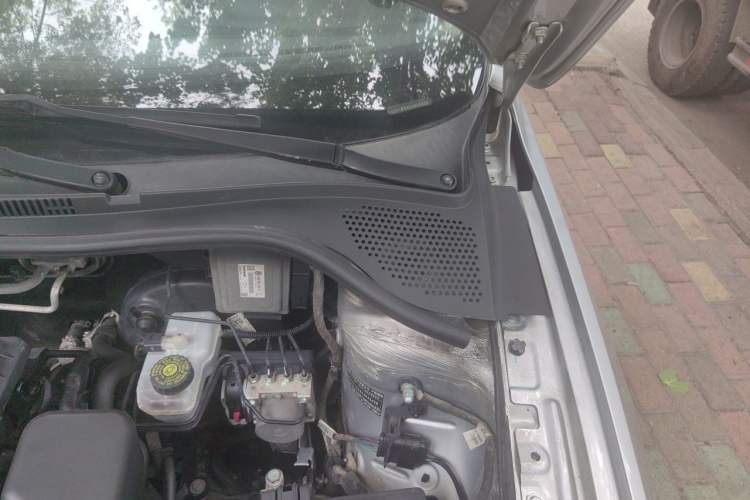 Used Volkswagen Jetta 2013 1.6L Manual Fashion Edition Engine Bay Left