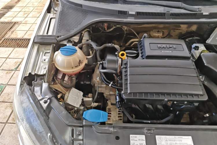 Used Volkswagen Jetta 2013 1.4L Manual Fashion Model Engine Bay Right