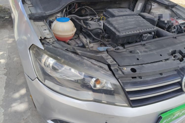 Used Volkswagen Jetta 2013 1.6L Automatic Comfort Model Engine Bay Right