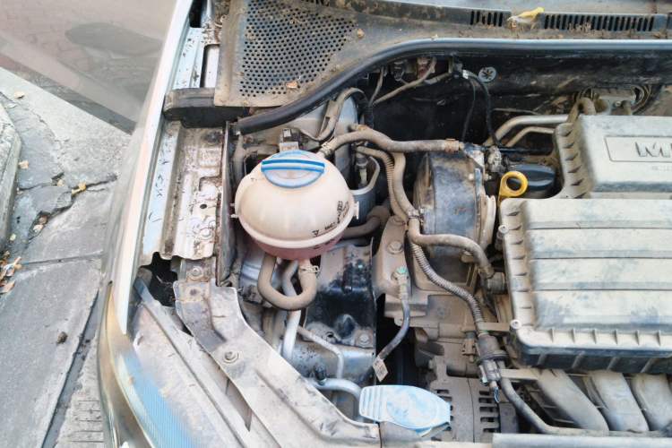 Used Volkswagen Jetta 2013 1.6L Manual Fashion Edition Engine Bay Right