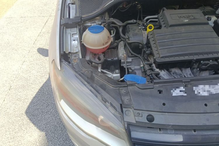 Used Volkswagen Jetta 2013 1.6L Manual Fashion Edition Engine Bay Right