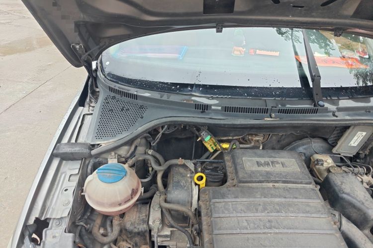 Used Volkswagen Jetta 2013 1.6L Manual Fashion Edition Engine Bay Right