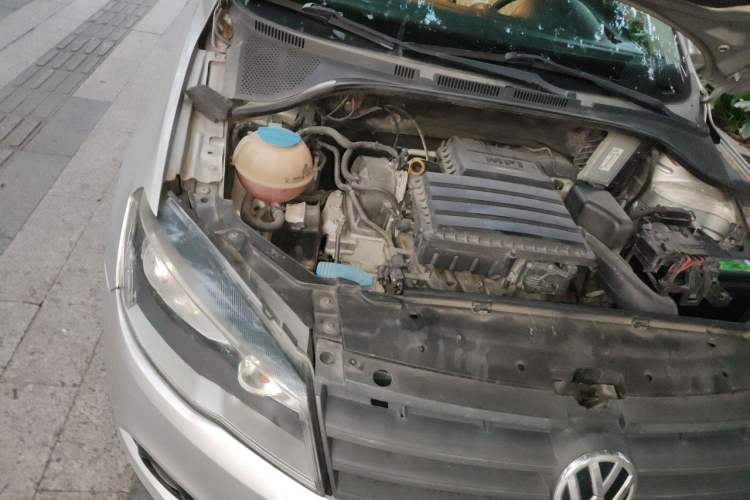 Used Volkswagen Jetta 2013 1.6L Automatic Comfort Model Engine Bay Right