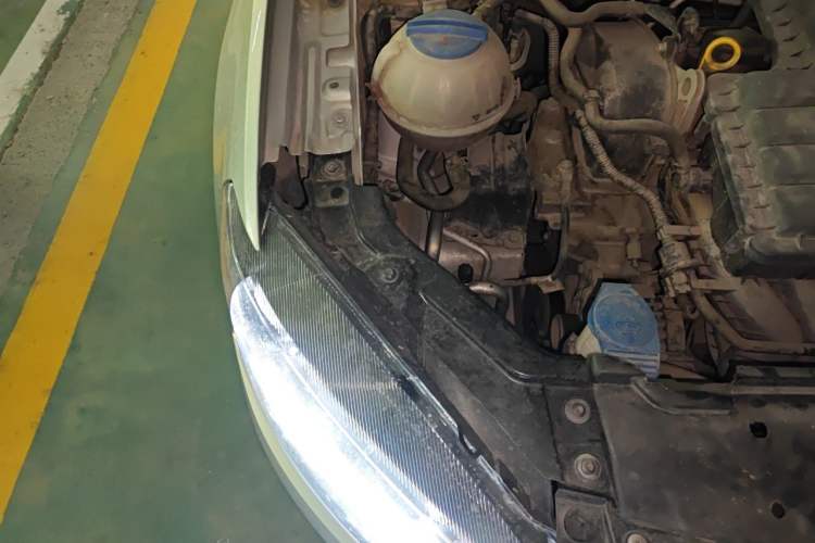 Used Volkswagen Jetta 2013 1.6L Automatic Comfort Model Engine Bay Right