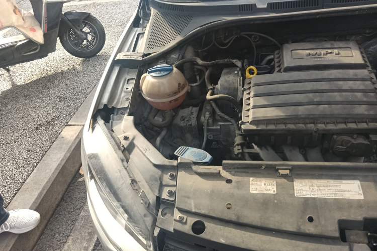 Used Volkswagen Jetta 2013 1.6L Manual Fashion Edition Engine Bay Right